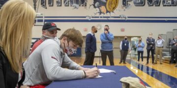 Early signing period has created ripples in college football; could it ever be tweaked? | Football