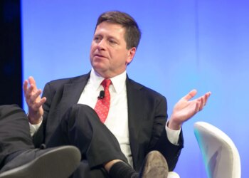 Former Head of Crypto-Skeptical SEC Gets Blowback for Pro-Blockchain Op-Ed
