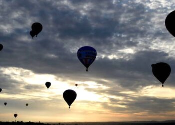 Bitcoin, Altcoins Rebound Amid Light Trading