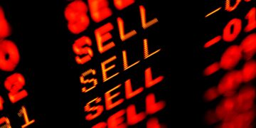 2 Crashing Cryptocurrencies to Sell Right Now