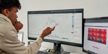 Which Is a Better Buy — Waves or Solana?