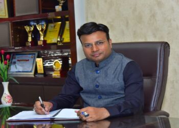 How should a novice approach Web3, blockchain technology, and crypto jobs?