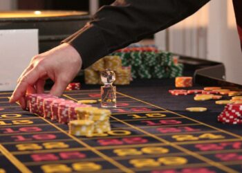 AAVE’s price is rallying, but is it time to bet on it