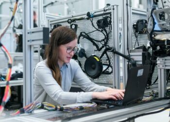 Apple, Google Among Top 9 Tech Companies Actively Scouting Talent For Crypto, Blockchain Positions