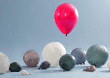 Solana, Cardano Tokens Slide Over 9% as Cryptos See Weakness Amid Poor US Consumer Data