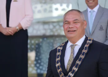 Gold Coast Mayor Tom Tate suggests paying council rates with cryptocurrency, despite $2 trillion crash