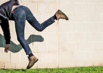 Ethereum (ETH) Hammered Down To $950 As Crypto Selloff Deepens