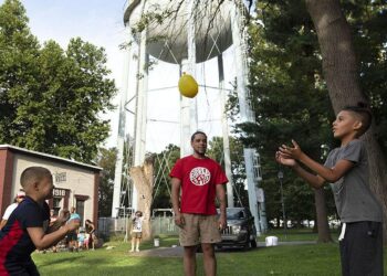 Ripple Effect and Music for Everyone team up for a school supplies drive and concert [photos] | Local News