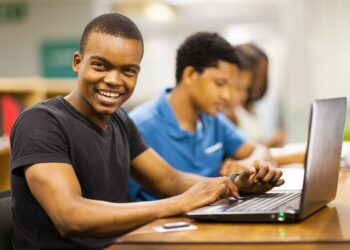 How Blockchain Can Improve Online Learning