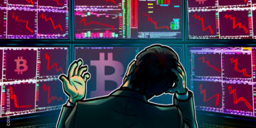 Bitcoin price hits multi-year low at $15.6K, analysts expect further downside