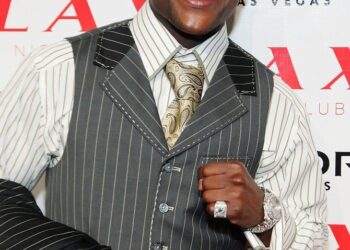 ‘The Power of Having Power’: Internet Reacts as Boxing Legend Floyd Mayweather & Kim Kardashian Celebrate Big Win