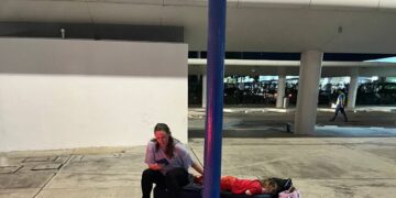 Ripple effect from storms across Canada hammers air travellers in Saskatchewan