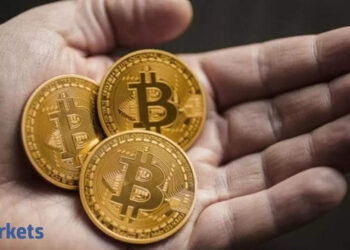 Bitcoin price today: Crypto Price Today Live: Bitcoin below $17,000; XRP, Shiba Inu and Dogecoin drop up to 3%