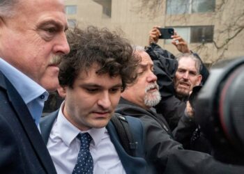 FTX opposes new bankruptcy investigation as it probes Bankman-Fried connections