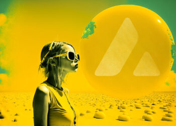 Top Crypto Analyst Issues Bearish Warning, Says Avalanche and One Mid-Cap Altcoin Could Crash by Over 70%