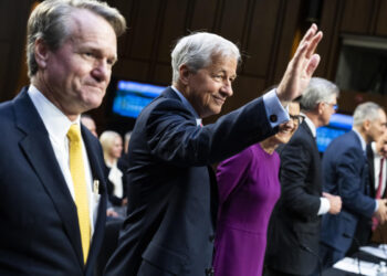 As layoffs ripple across Wall Street, some banks stay in ‘hiring mode’