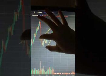 Cryptocurrency Trading in 2023: A Beginner's Guide to Buying and Selling Digital Assets #shorts